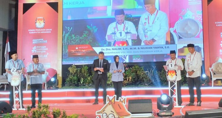 Debat paslon pilkada Merangin, Nalim-Nilwan dan Syukur-Khafid. / foto:ist