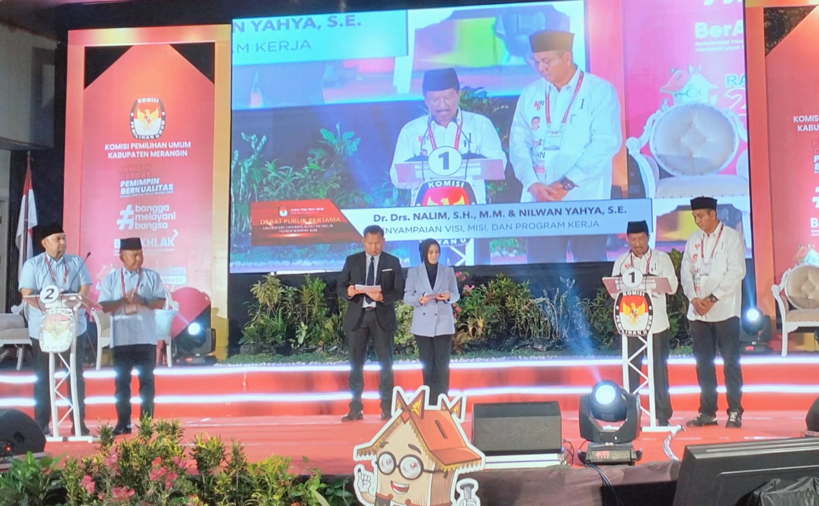 Debat paslon pilkada Merangin, Nalim-Nilwan dan Syukur-Khafid. / foto:ist